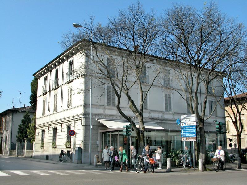 fotografie - negozio Faenza (RA) Periferia Monte 